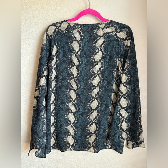 NWT Buddy Love Tie Front Split Bell Sleeve Blue and Beige Snake Print Blouse S - Picture 6 of 8
